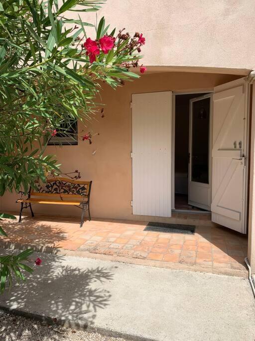 Studio En Rez-De-Jardin Arbore Avec Acces Piscine Et Clim Villeneuve-les-Avignon Exterior photo